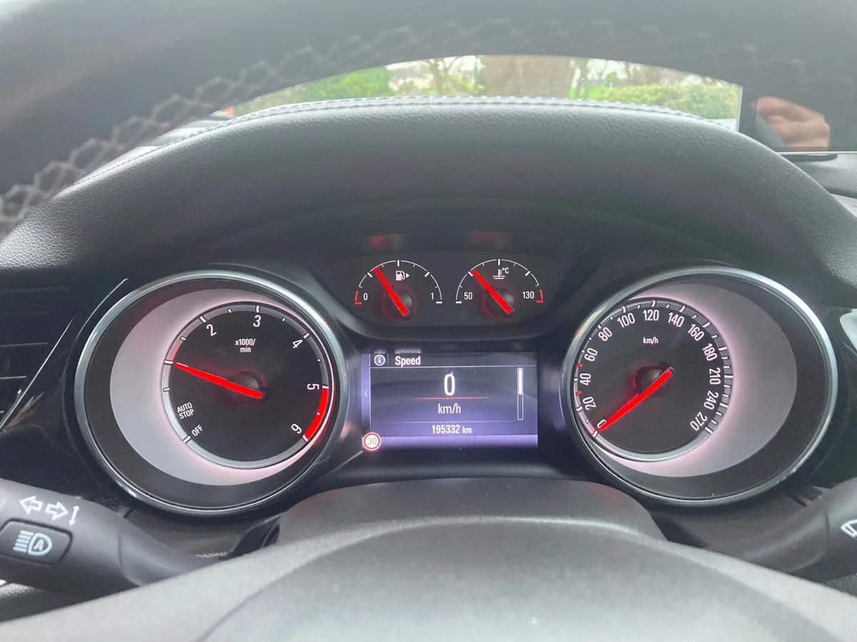 Opel Insignia Grand Sport SRI 2018 - Image 3