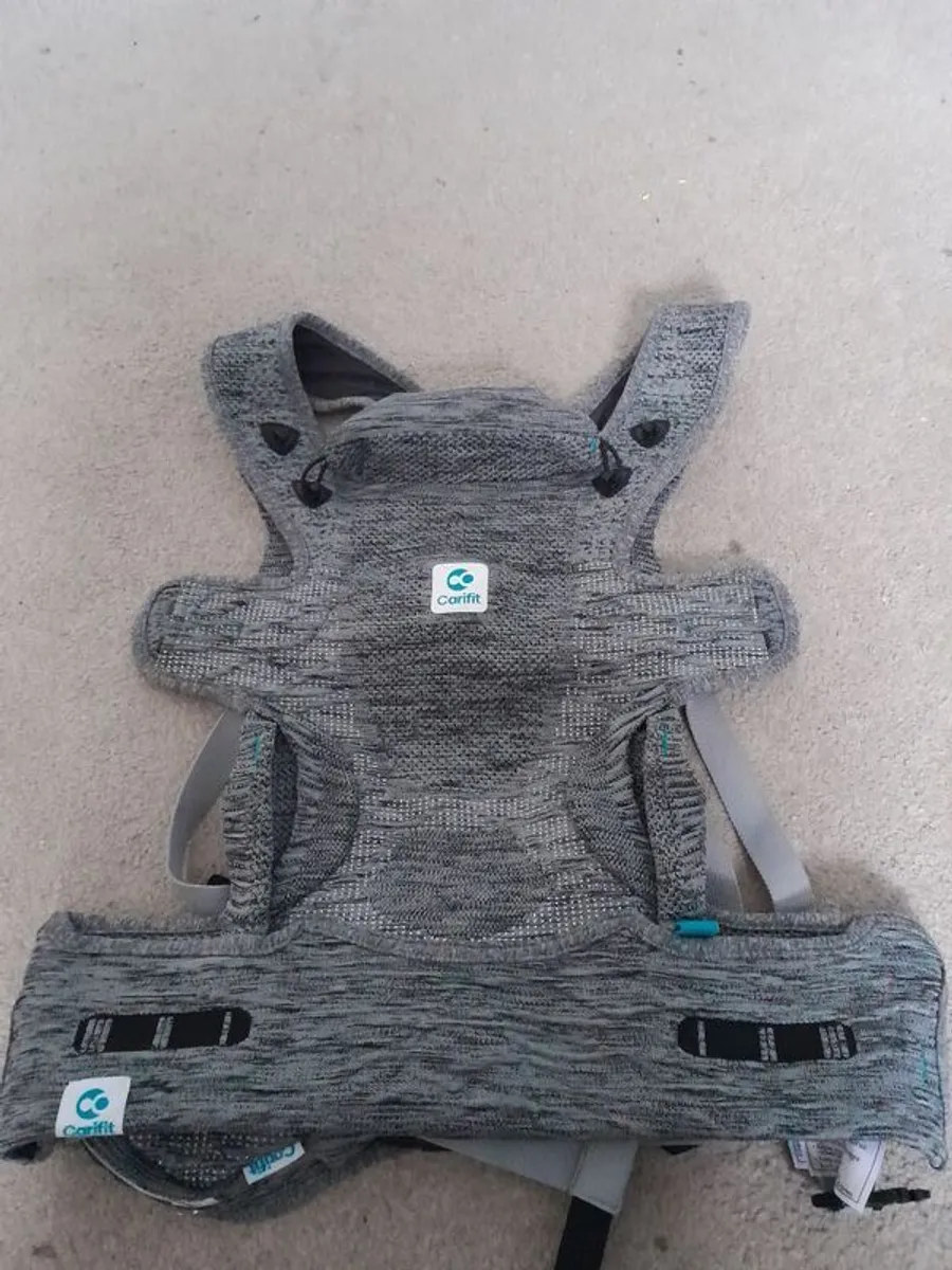 Carifit Baby carrier - Image 1