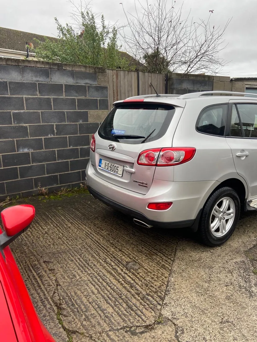 Hyundai Santa Fe 2011 tax+ nctd 7 seater - Image 2