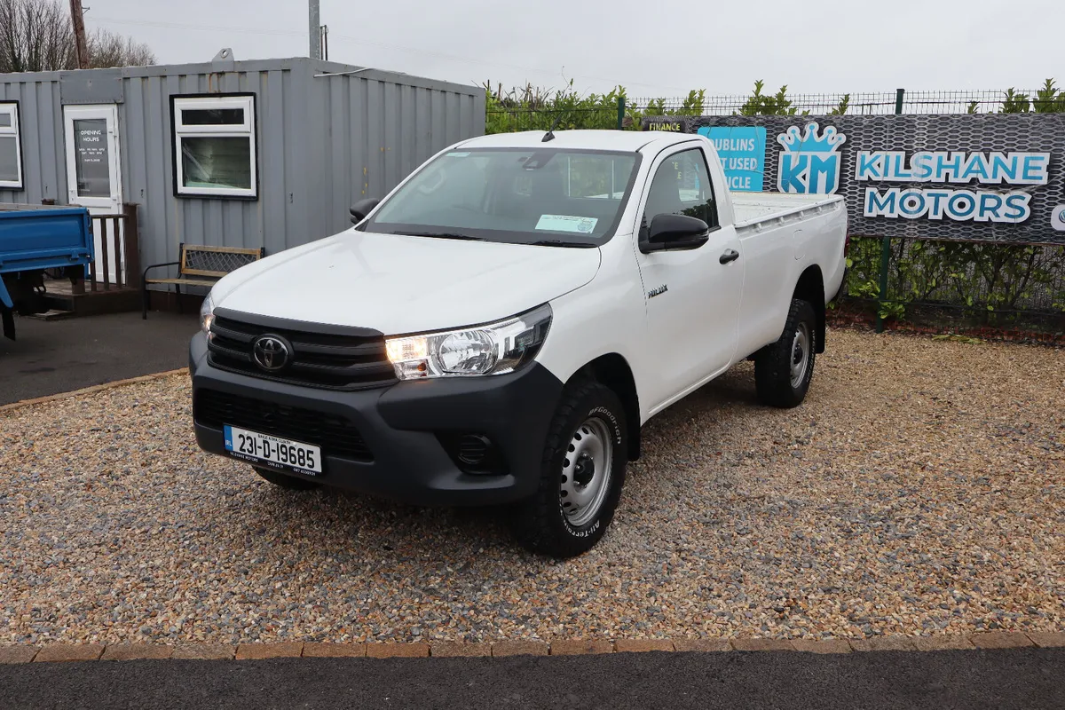 2023 TOYOTA HILUX - Image 3