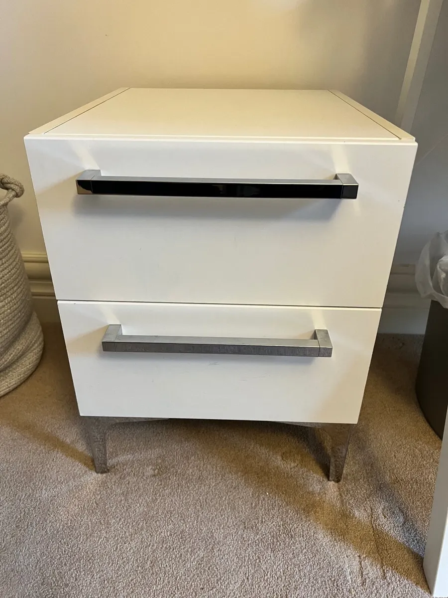 2 Bedside Tables with drawers - Image 1