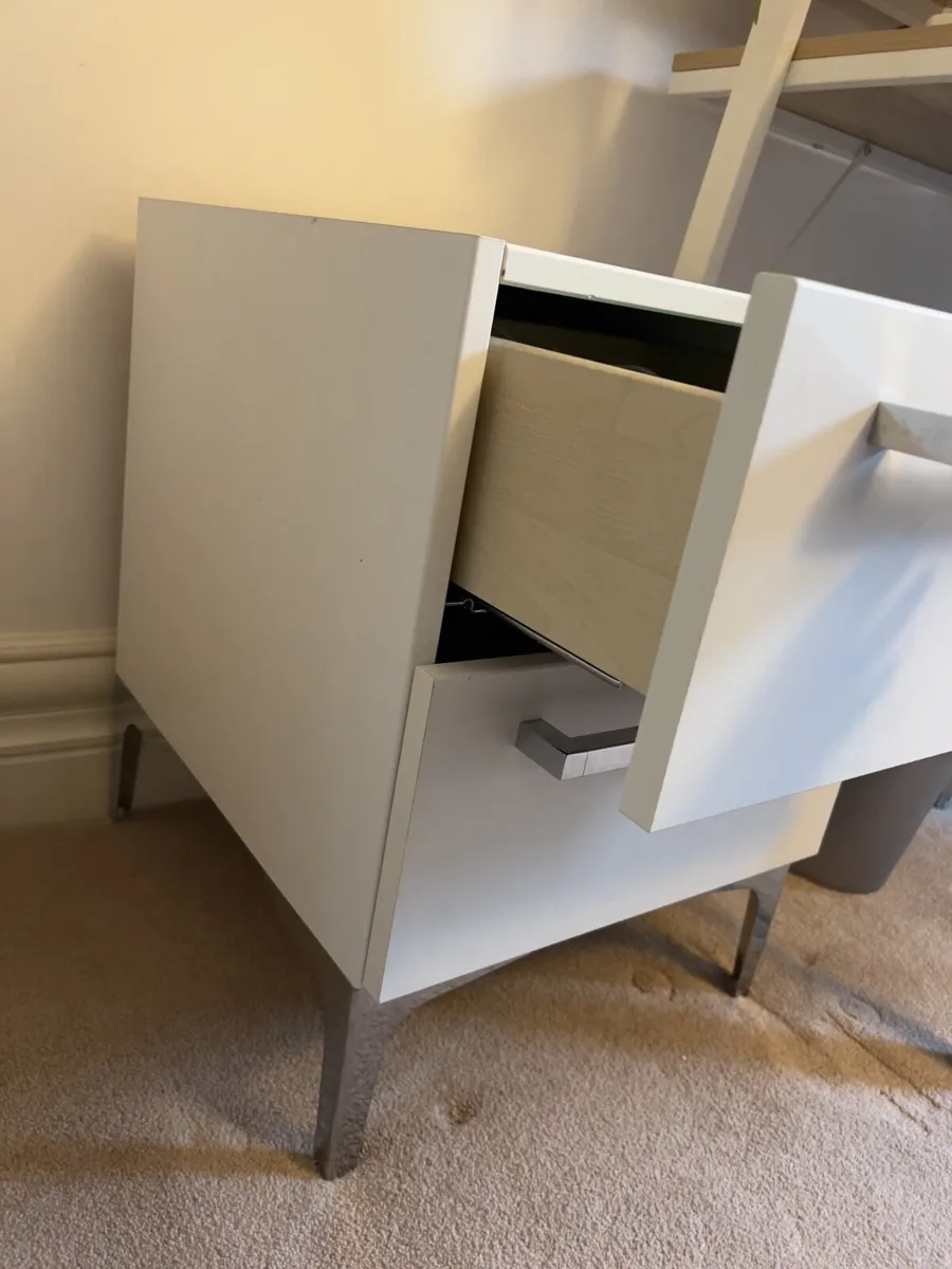 2 Bedside Tables with drawers - Image 4