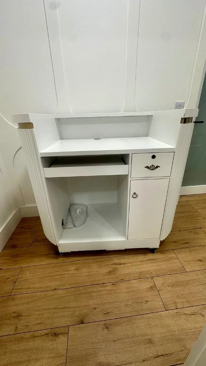 Reception Desk - Image 3