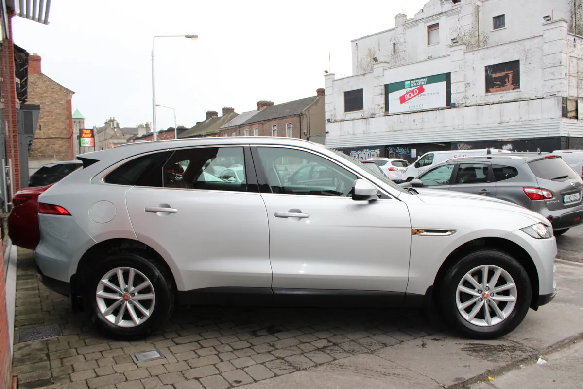 Jaguar F-Pace 2.0 AUTO PRESTIGE AWD 2017 - Image 3