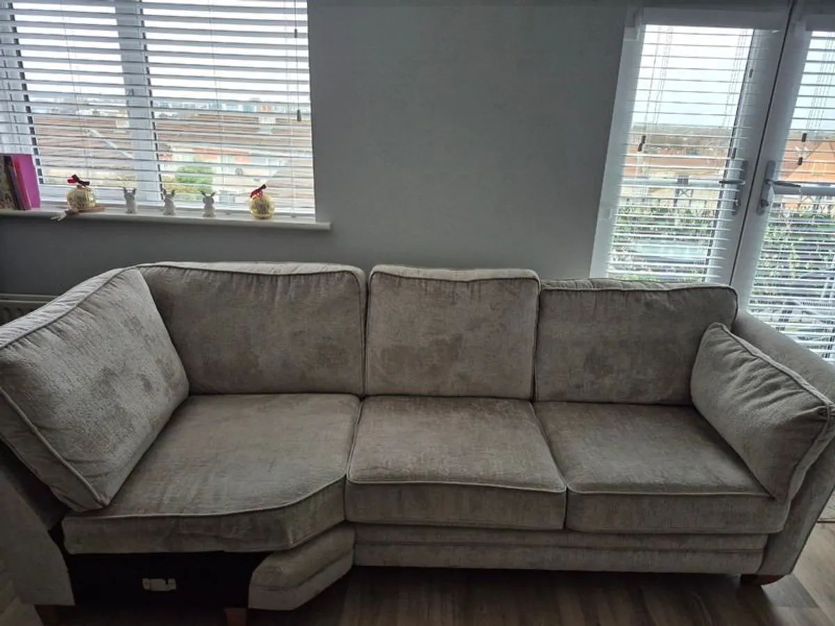 Part sofa - Image 1