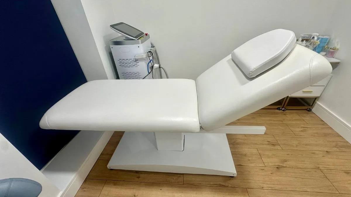 Beauty Treatment Bed - Image 1