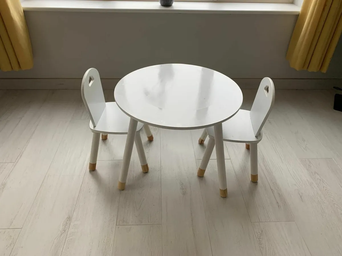Kids Table and Chairs