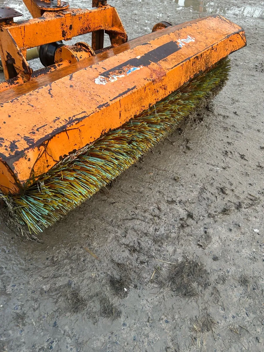 Road sweeper - Image 3