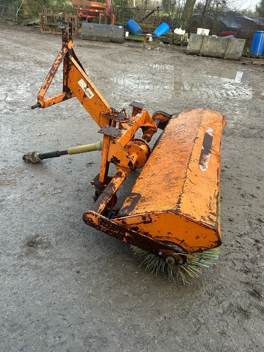 Road sweeper - Image 1