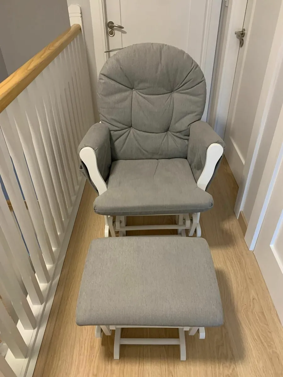 Rocking Chair with stool - Image 3