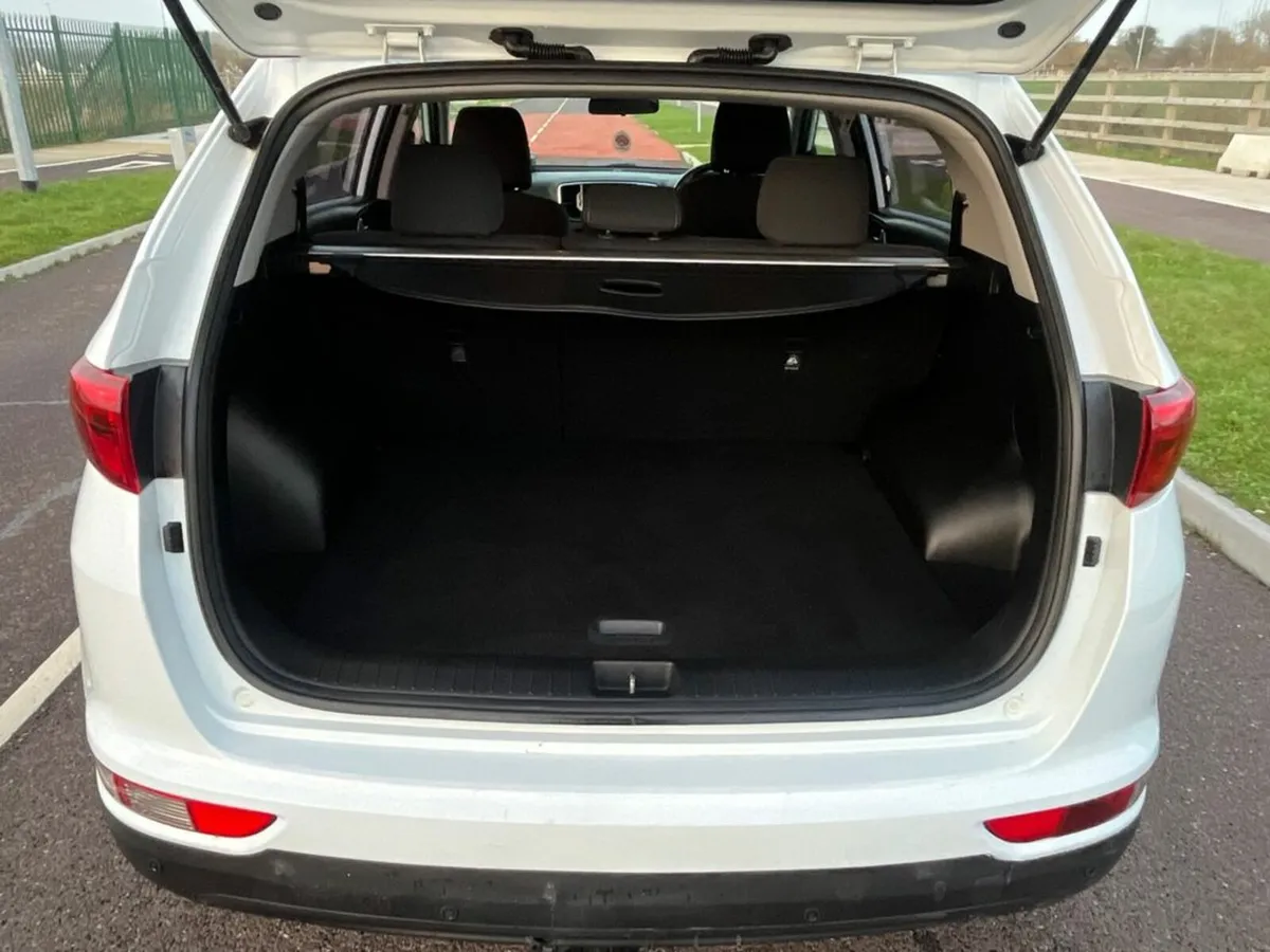 Kia Sportage 1 ISG 114BHP 5DR Black alloys, Blueto - Image 4