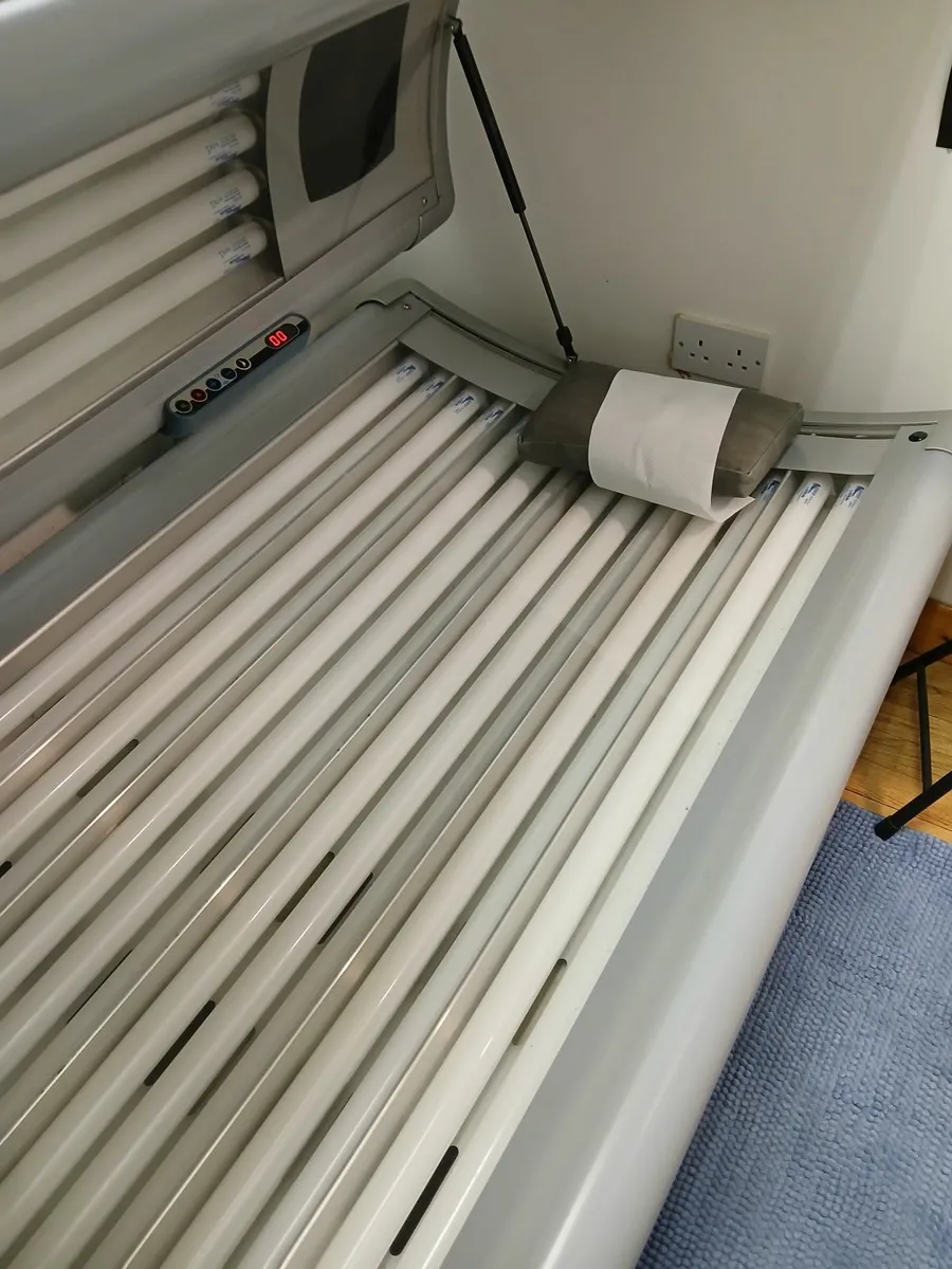 Commercial sunbed - Image 1