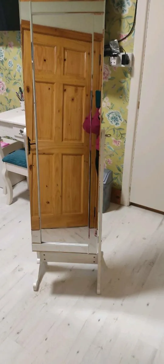 Mirror with jewellery storage - Image 2