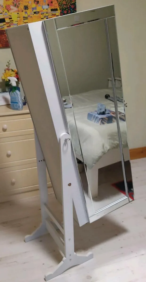Mirror with jewellery storage - Image 1