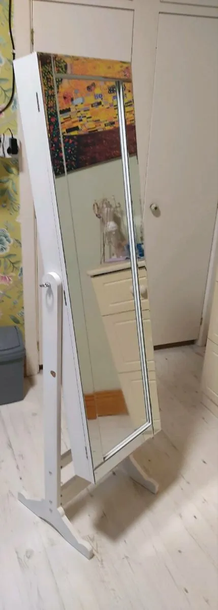 Mirror with jewellery storage - Image 4