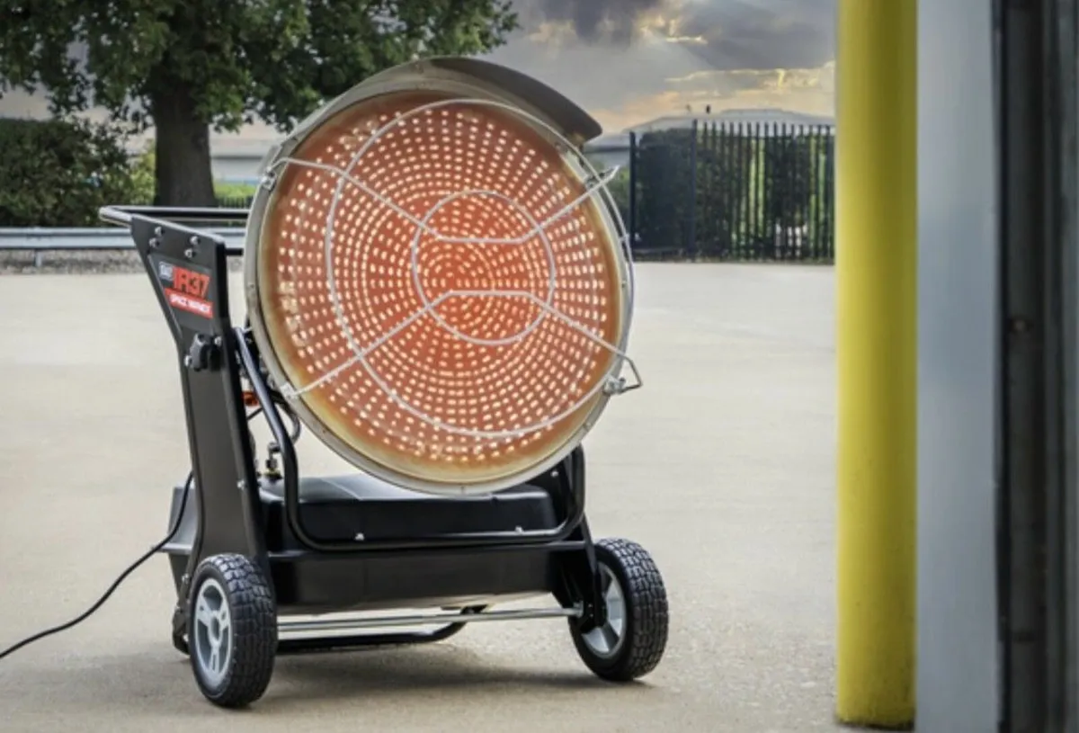 Kerosene/Diesel Heater 136,000Btu/hr with Wheels - Image 1