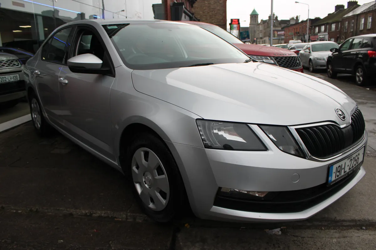 Skoda Octavia 1.6 TDI *1 OWNER* ACTIVE 2019 - Image 2