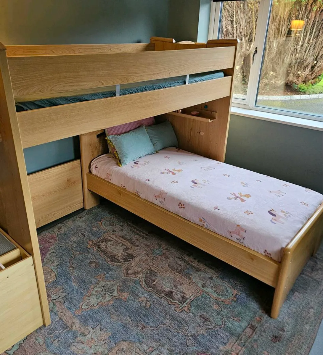 Bunkbed thats 3 individual beds, STAIRS & locker - Image 1