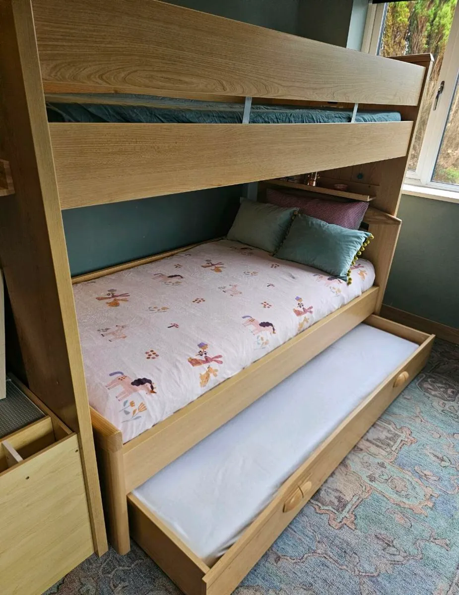 Bunkbed thats 3 individual beds, STAIRS & locker - Image 3