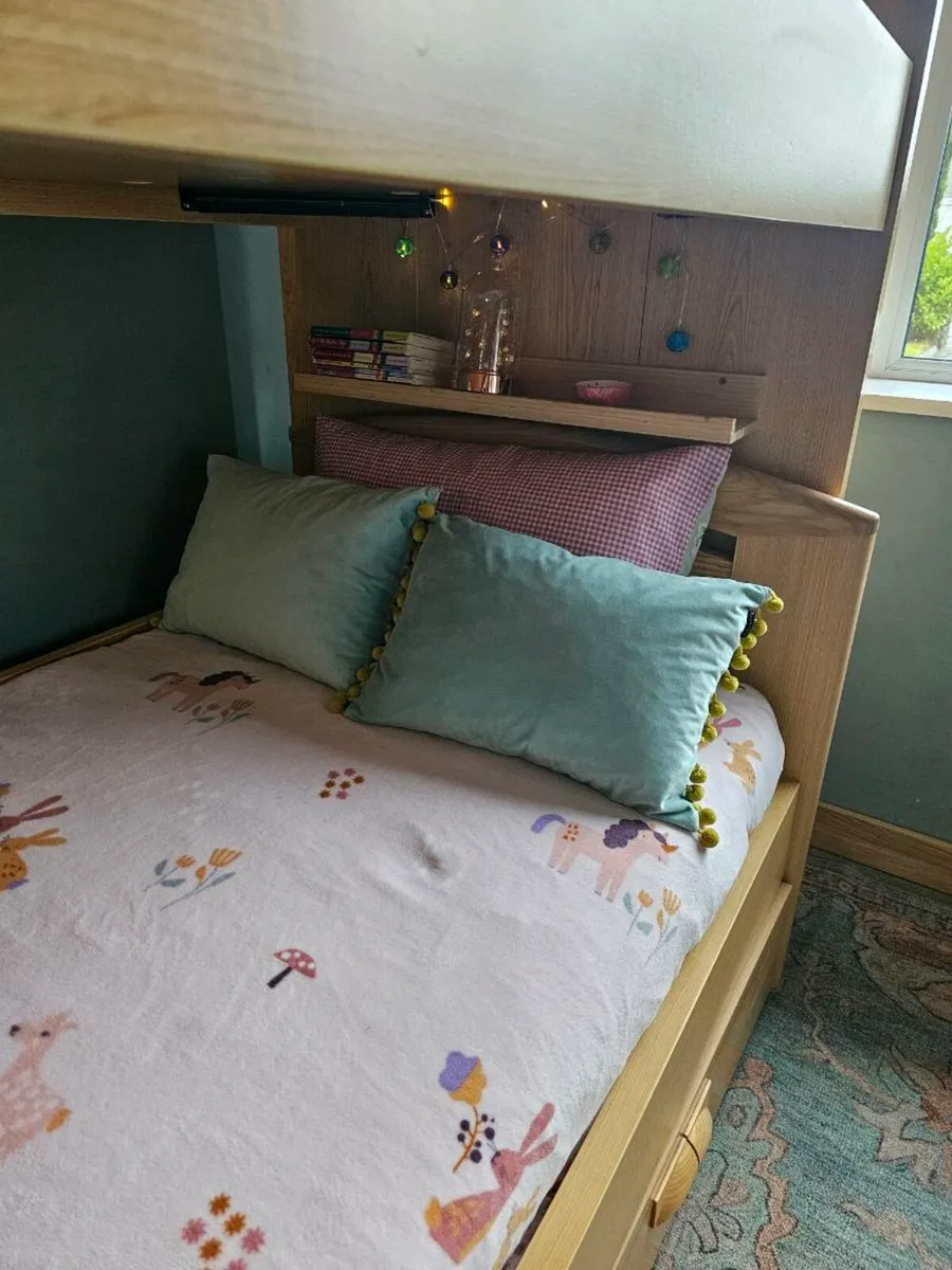 Bunkbed thats 3 individual beds, STAIRS & locker - Image 4