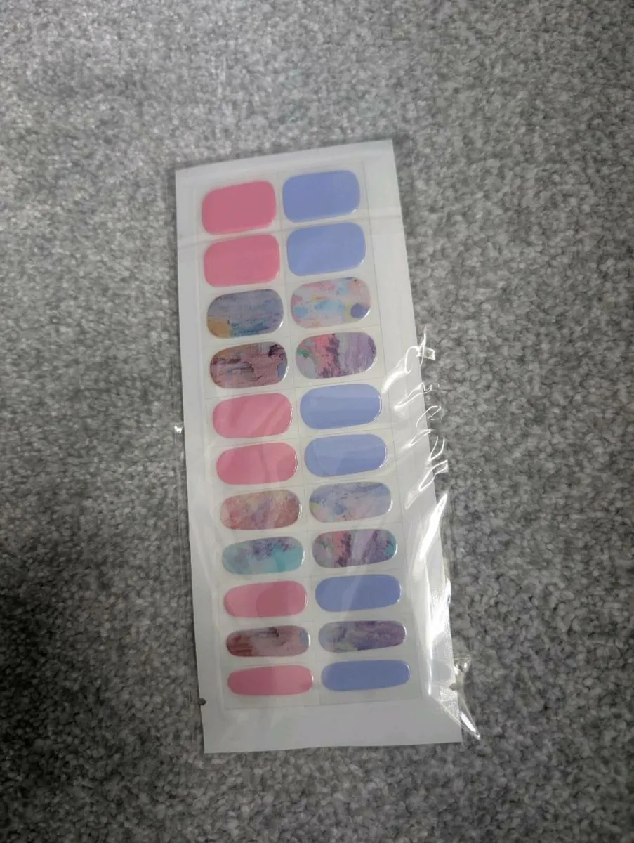 Gel nail wraps & gel nail polish - Image 2