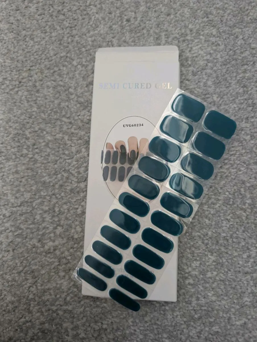 Gel nail wraps & gel nail polish - Image 4