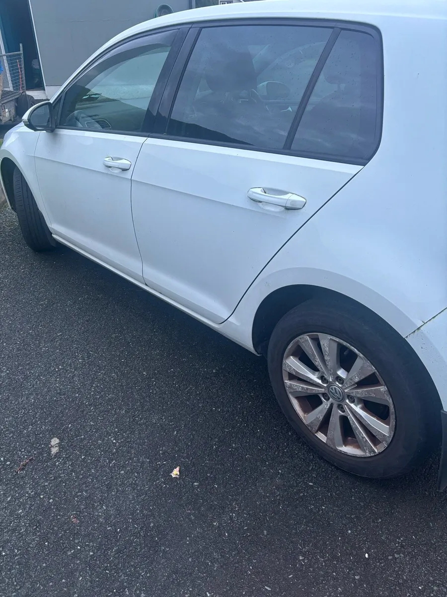 2013 Volkswagen Golf - Image 2