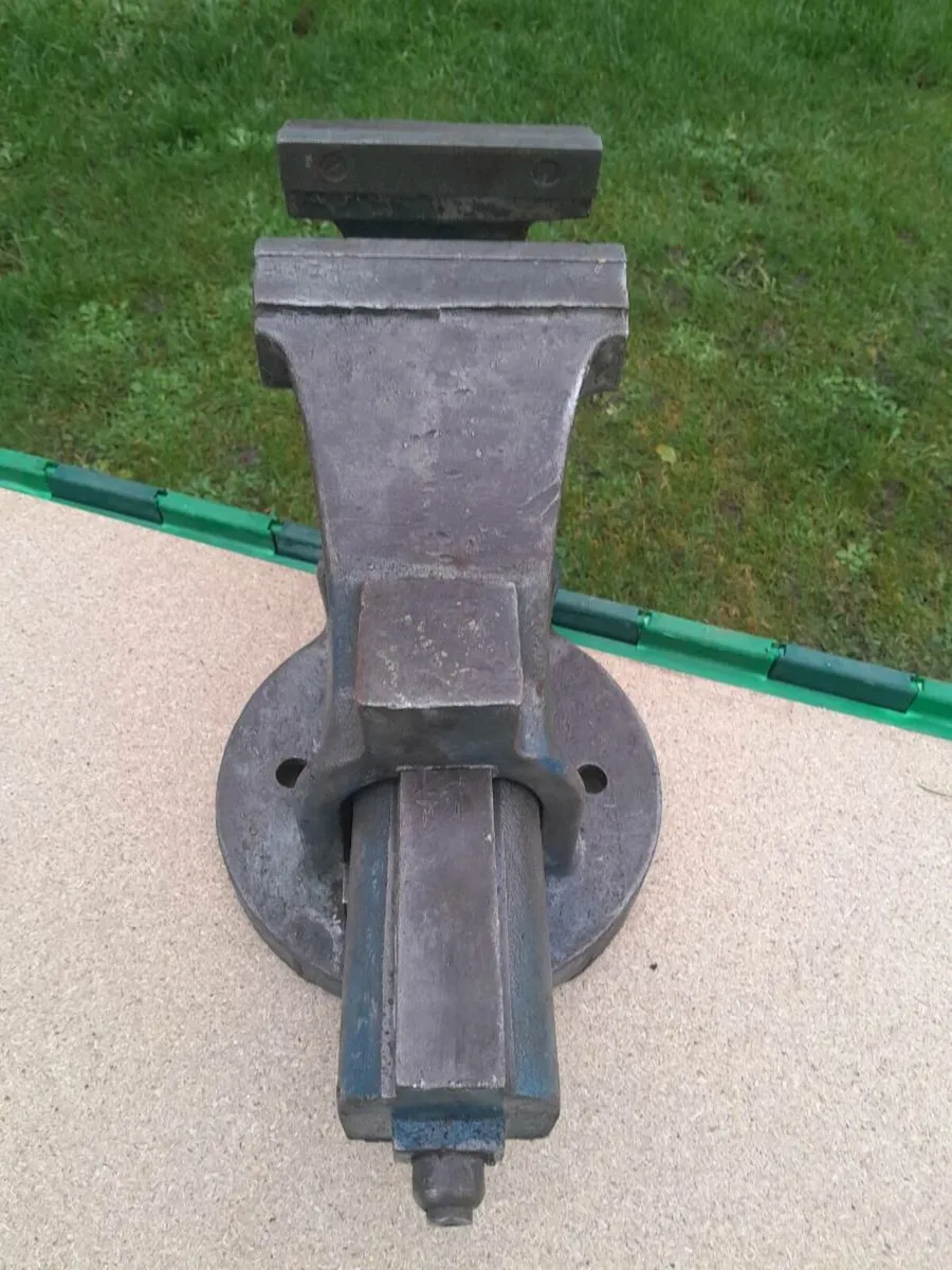 No36 record vice - Image 1