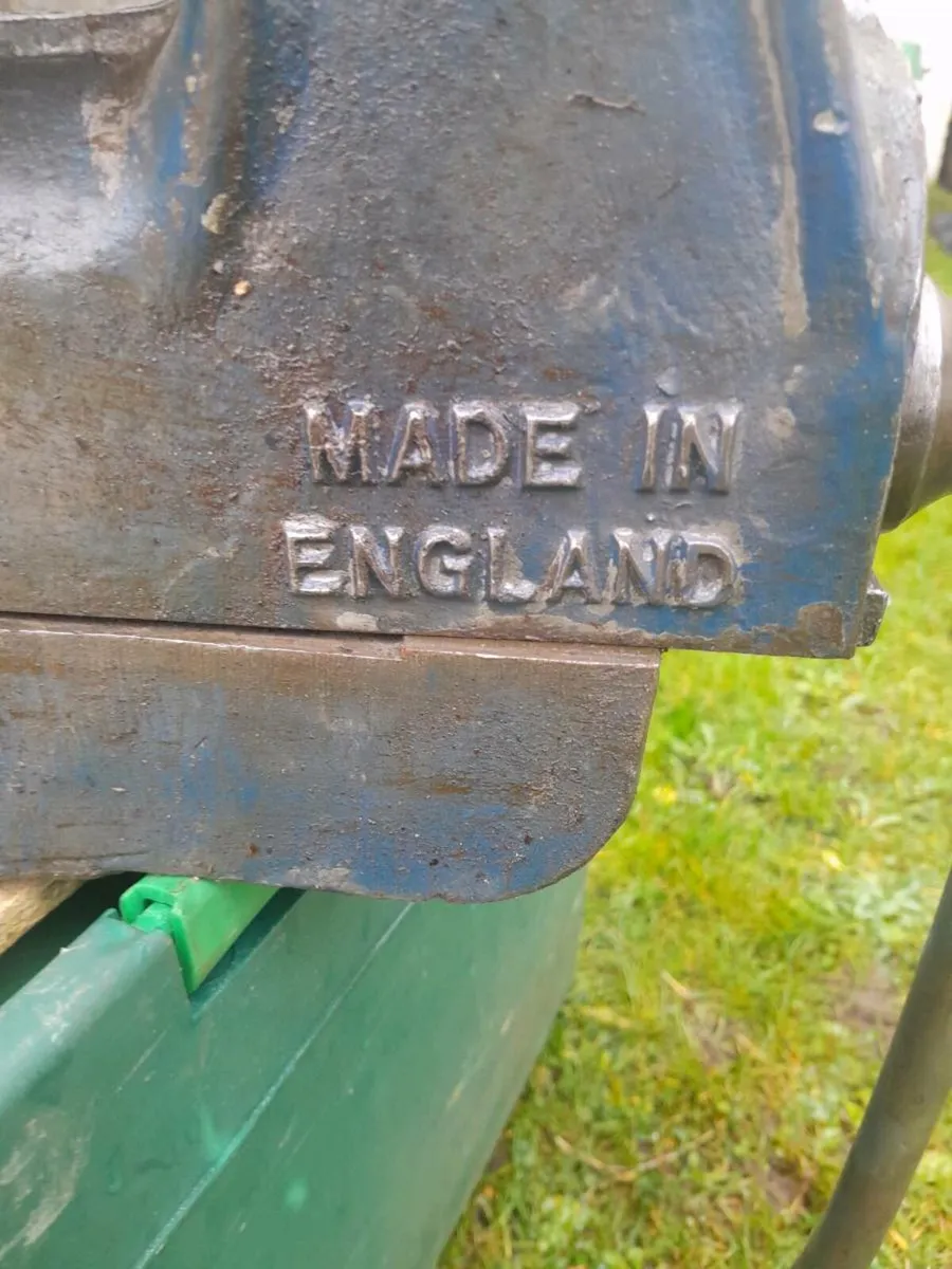 No36 record vice - Image 3