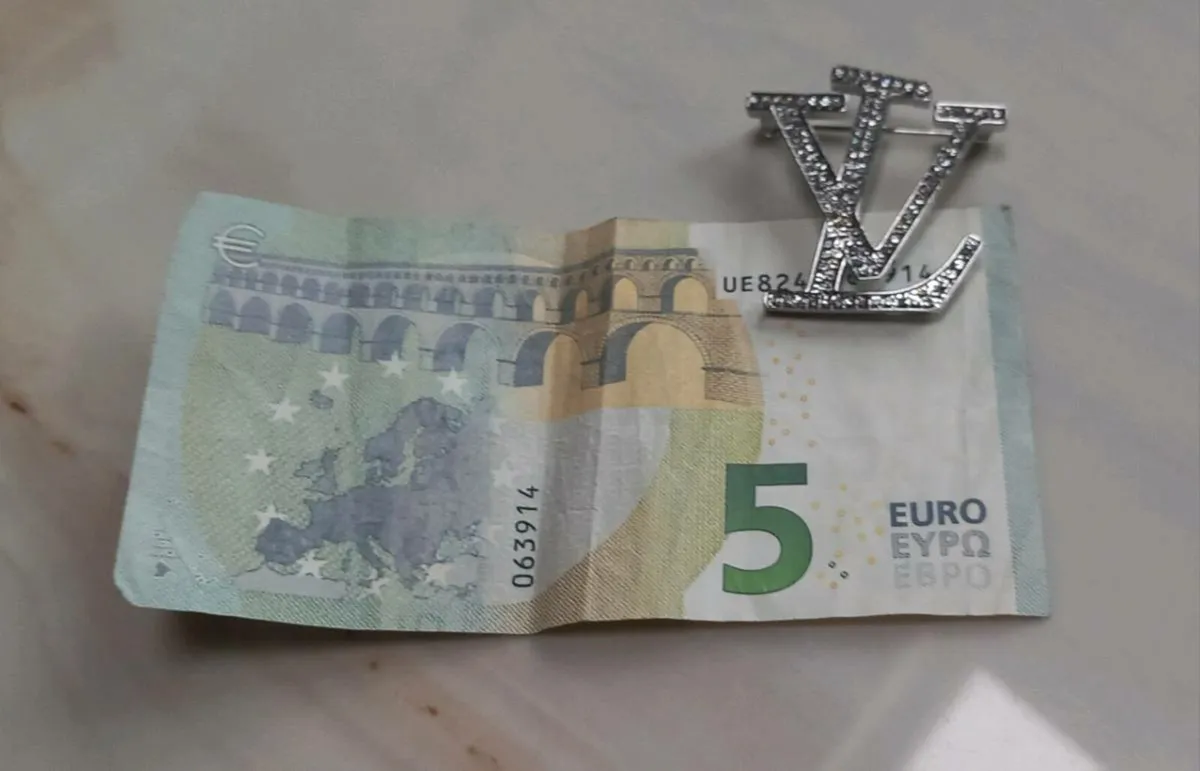 Fashion diamanté brooch, D18, post 3e - Image 4