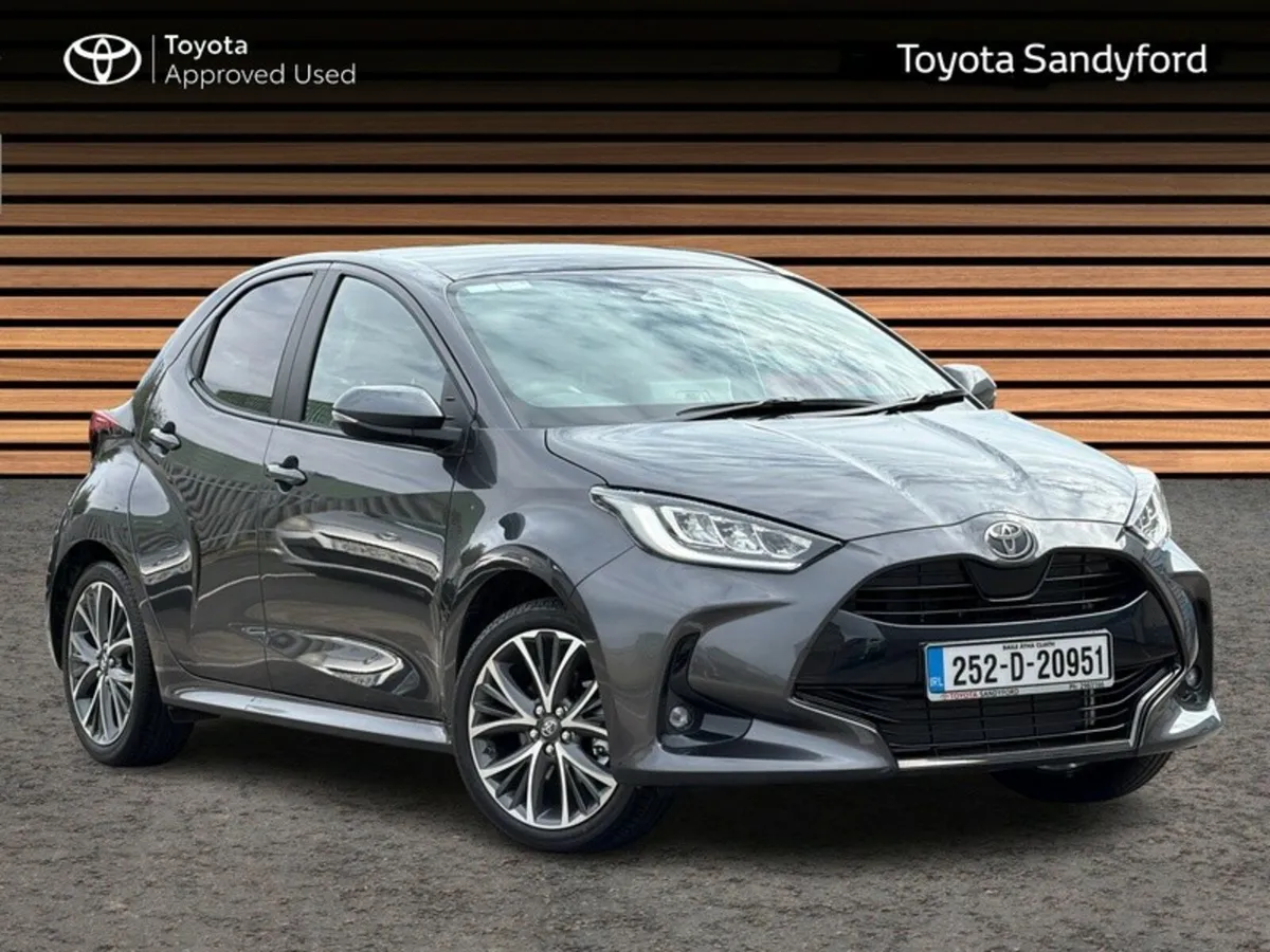 Toyota Yaris PLATINUM PLUS 3 FREE SERVICES  - SAVE - Image 1