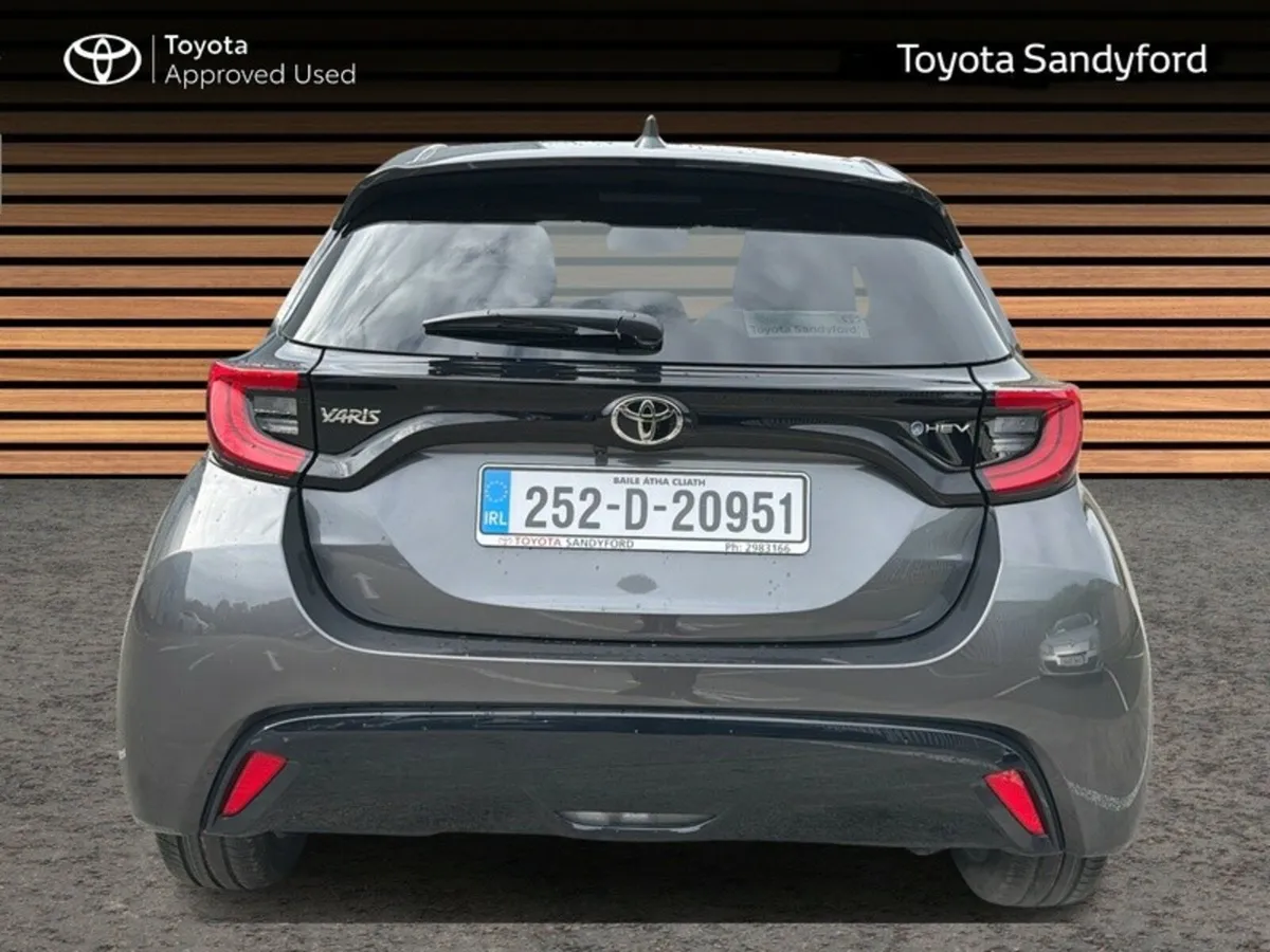 Toyota Yaris PLATINUM PLUS 3 FREE SERVICES  - SAVE - Image 4