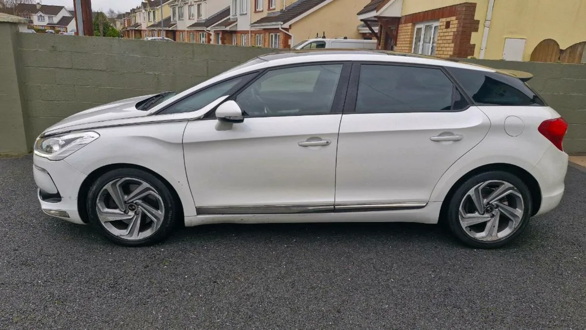 152 Citreon DS5, 2.0 Diesel Automatic - Image 1