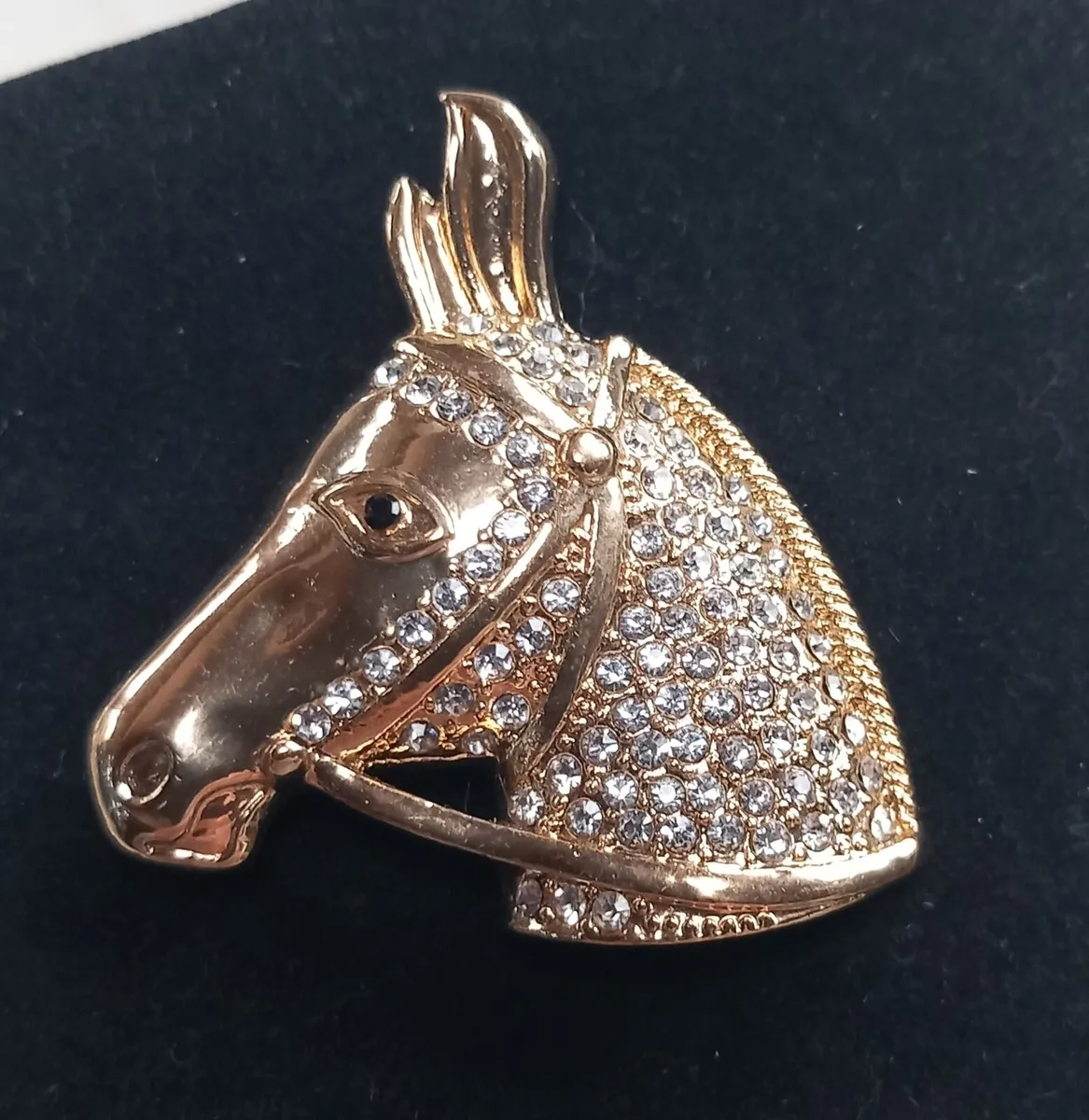 Diamanté horse head brooch, D18 post 3e - Image 1