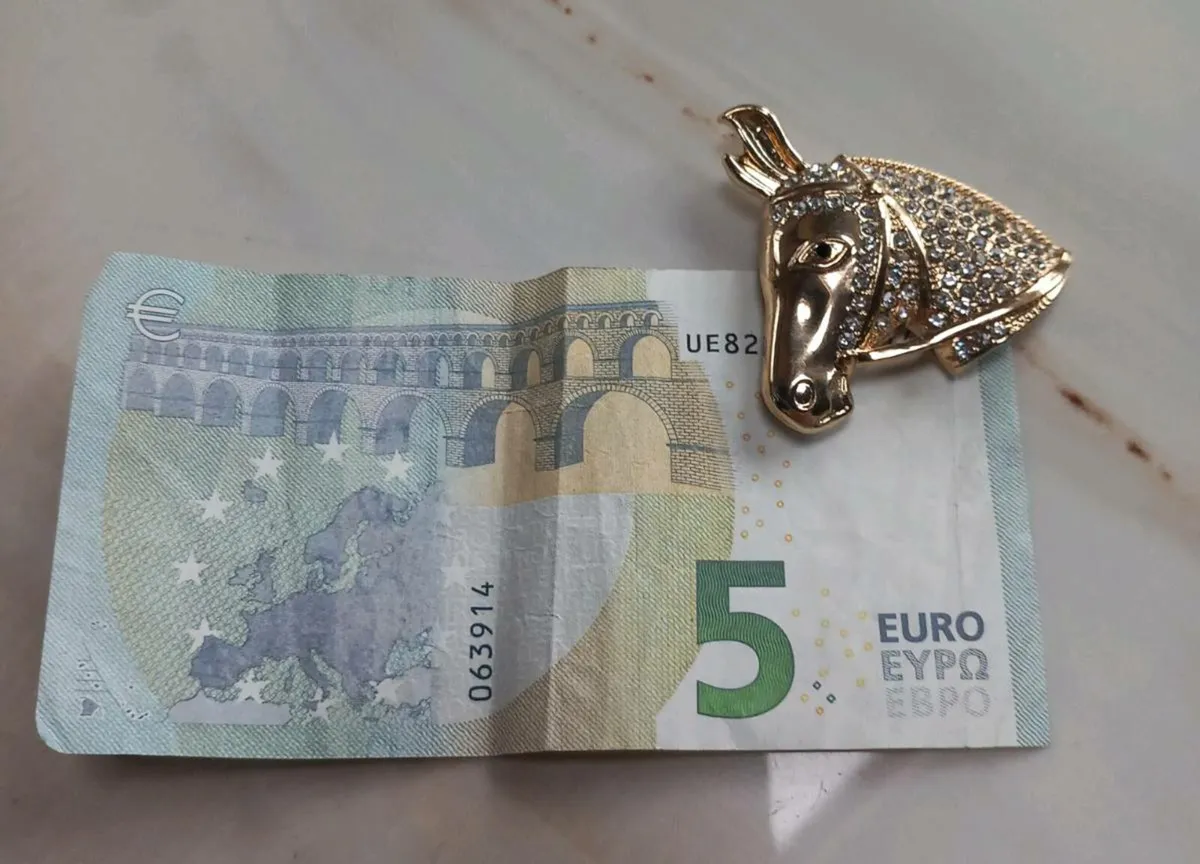 Diamanté horse head brooch, D18 post 3e - Image 2