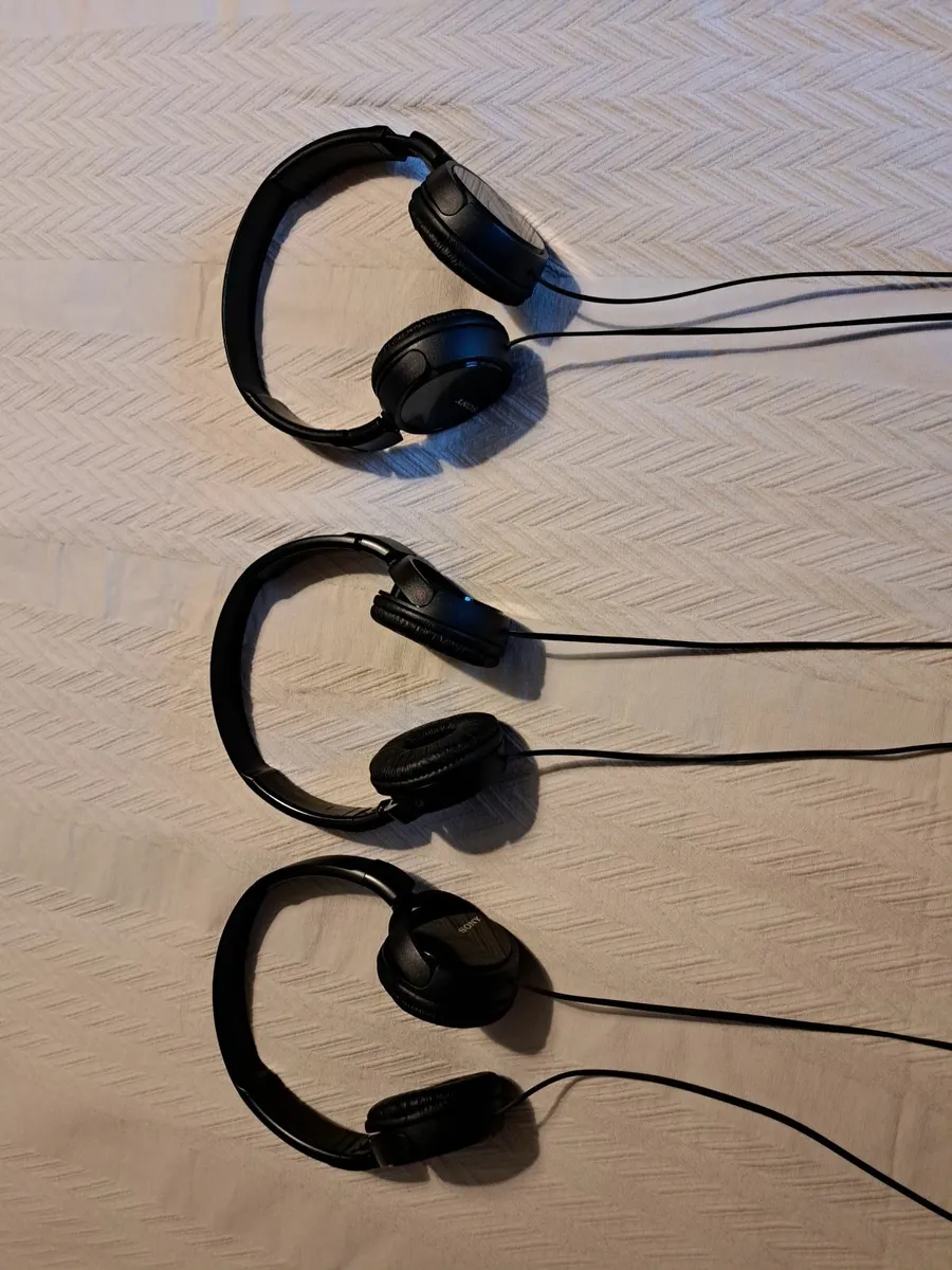 Sony Headphones Set of 3 with Laptop Jack - Image 1