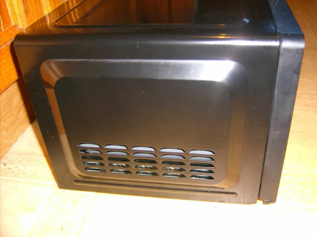 Essentials Microwave - Image 2