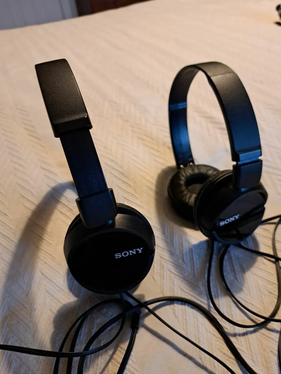 Sony Headphones Set of 3 with Laptop Jack - Image 3