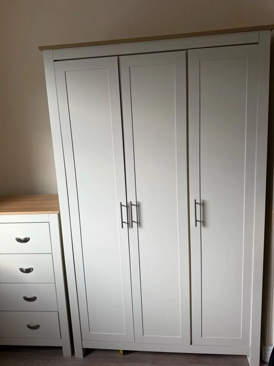 Wardrobe & drawers - Image 1
