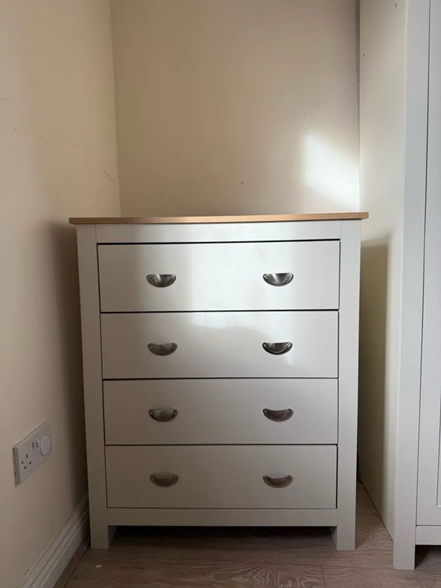 Wardrobe & drawers - Image 2