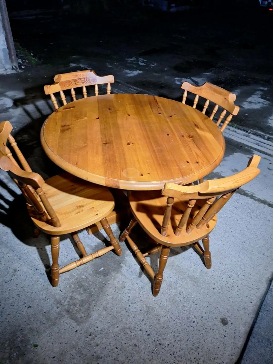 Nice round table with chairs (DELIVERY) - Image 1