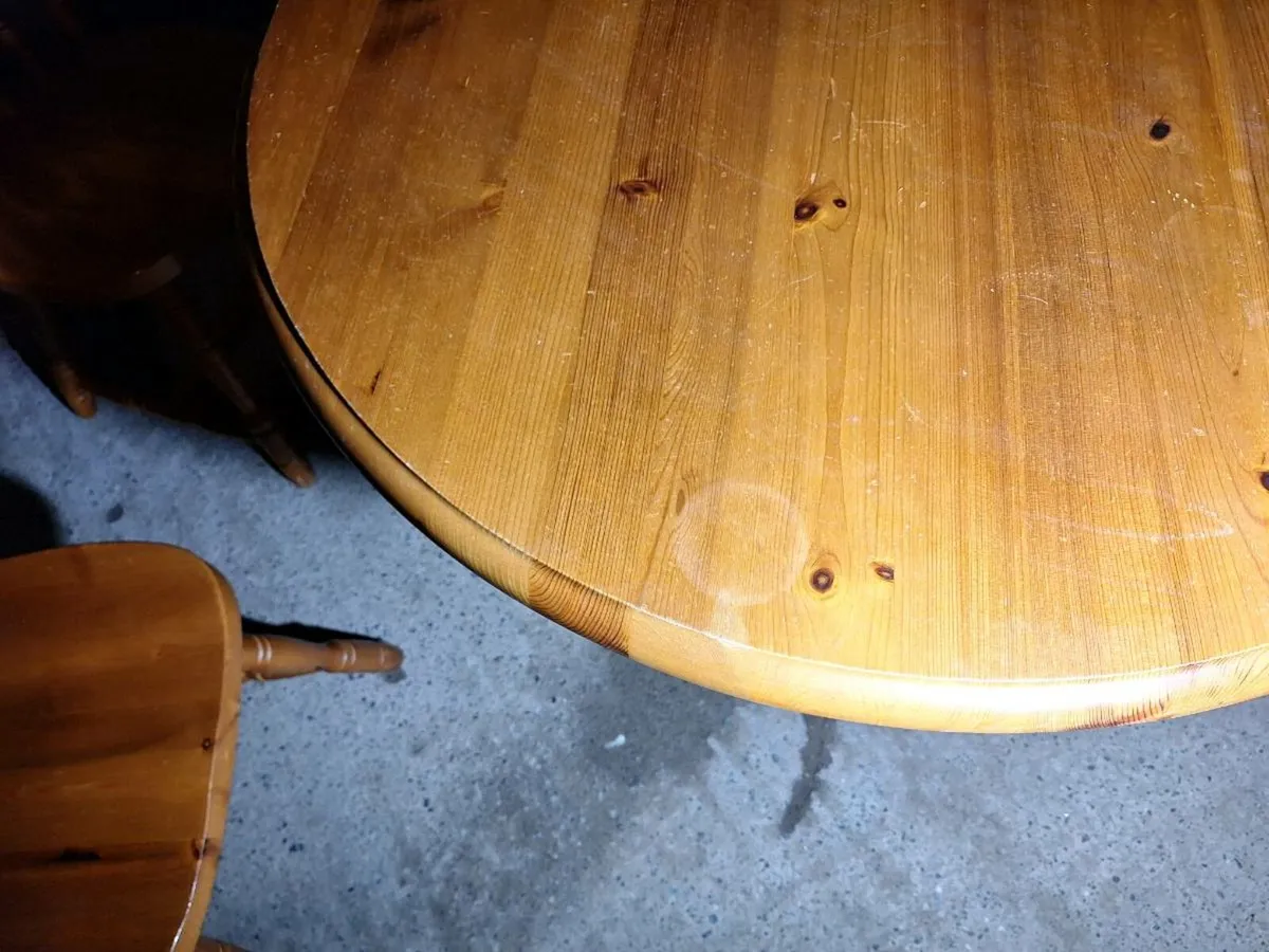 Nice round table with chairs (DELIVERY) - Image 4