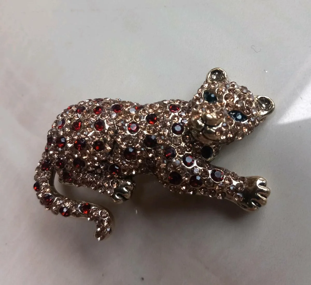 Large leopard brooch, stunning, D18 post 3e - Image 3