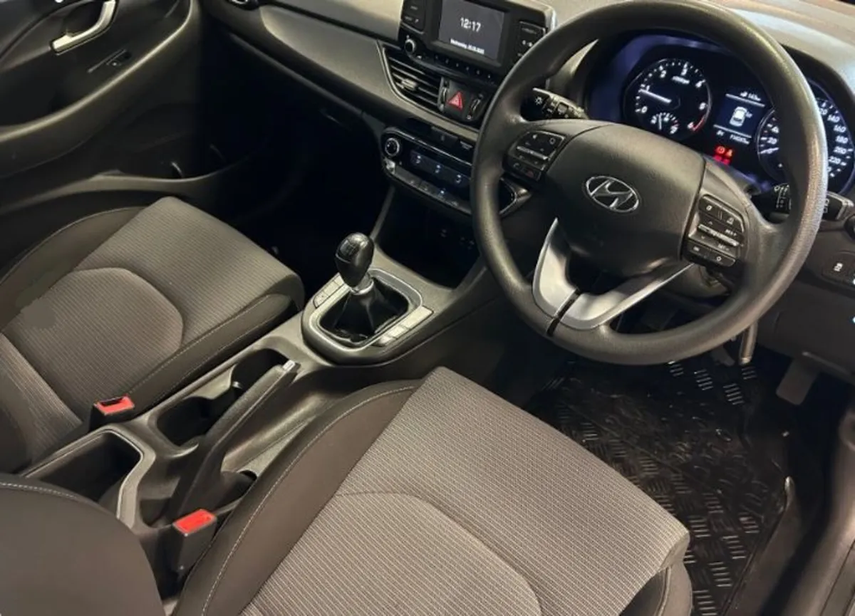 Hyundai i30 2018 - Image 2