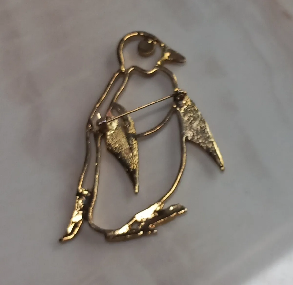 Large penguin brooch, D18 post 3e - Image 2