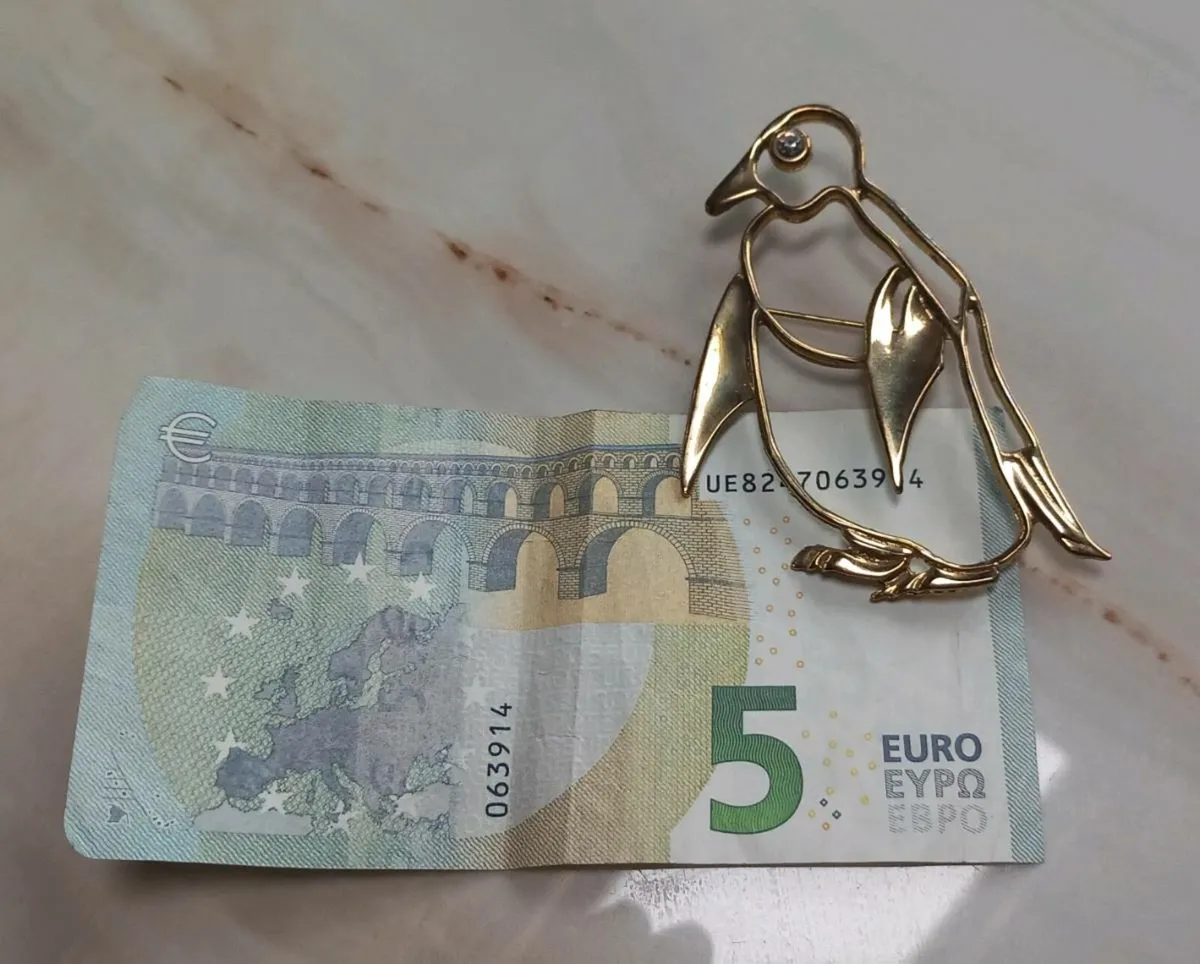 Large penguin brooch, D18 post 3e - Image 4