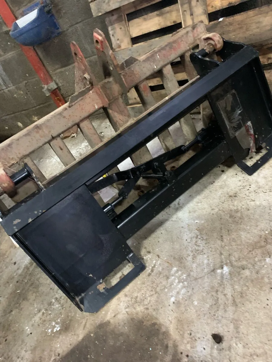 Skid steer adapter to euro hitch - Image 1