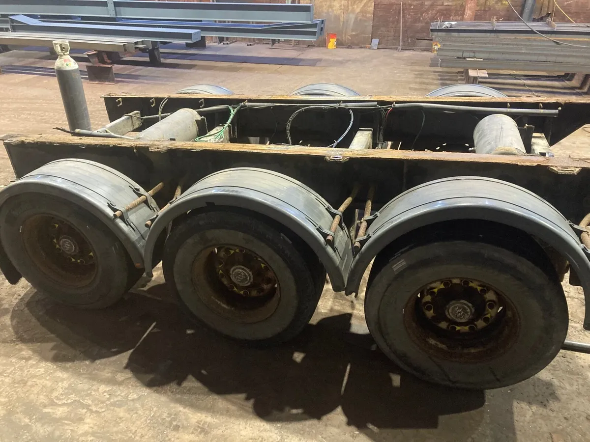 3 Back axles of 40ft refrigeration trailer - Image 2