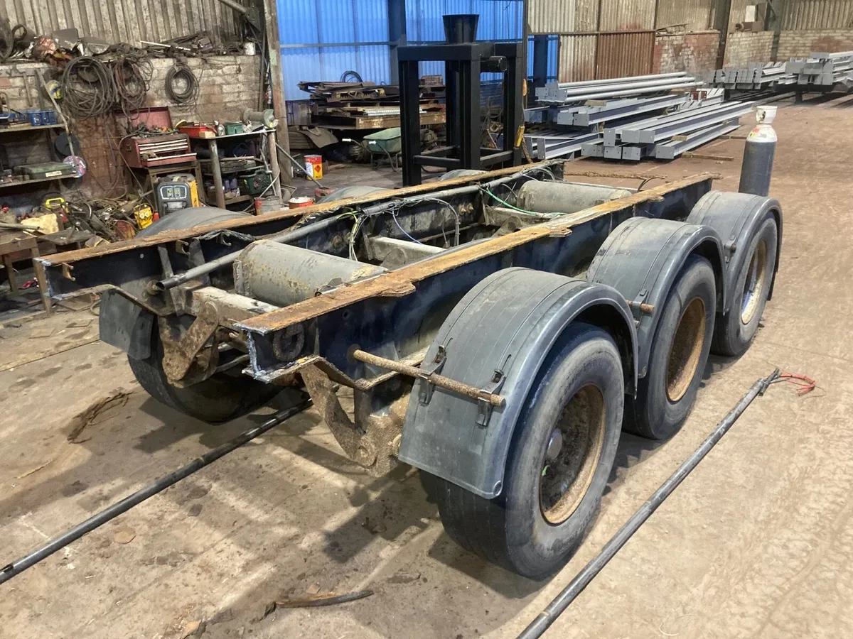 3 Back axles of 40ft refrigeration trailer - Image 4