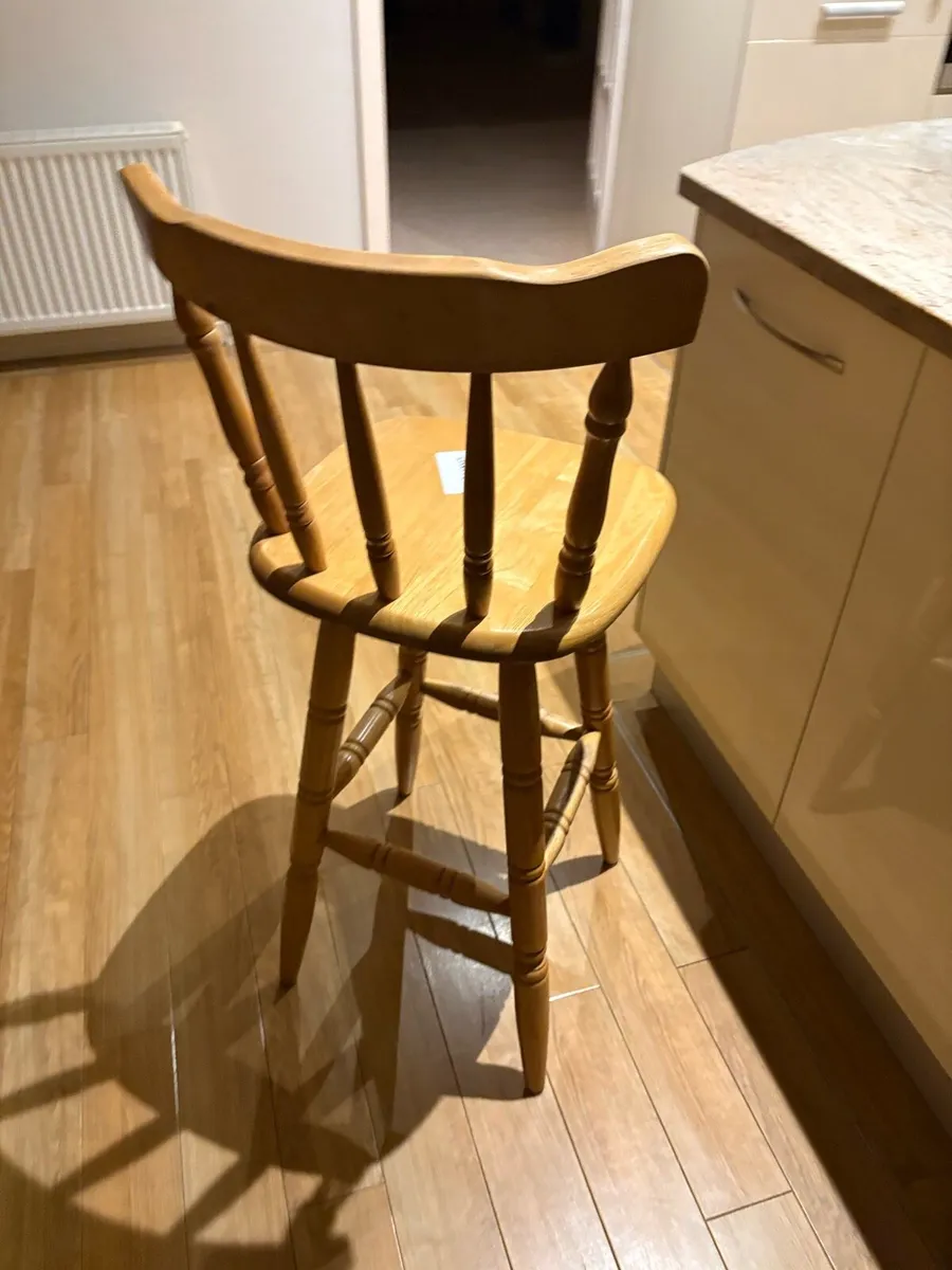 Leather sofa and chairs - Image 2